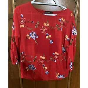 Ana & Rose Women’s Red Short Sleeve Blouse Witha Floral Embroidery. Size. L. B36